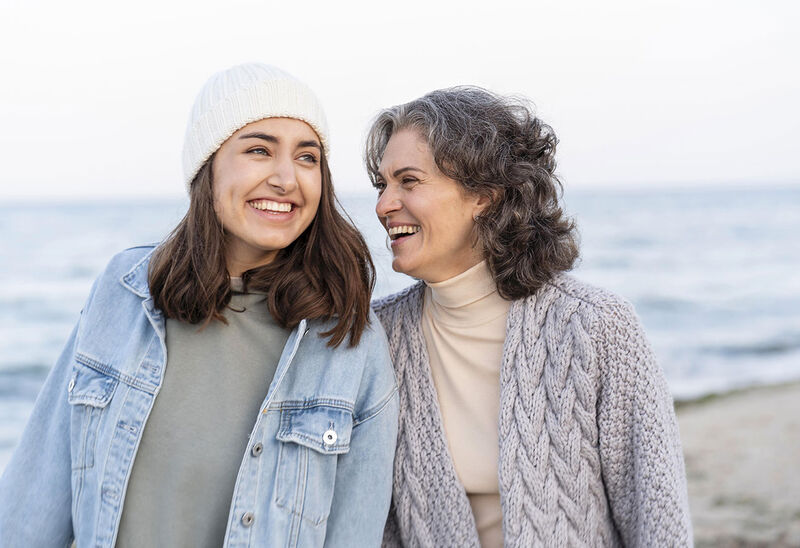Graue Haare: Wie man sie versch&ouml;nert oder kaschiert